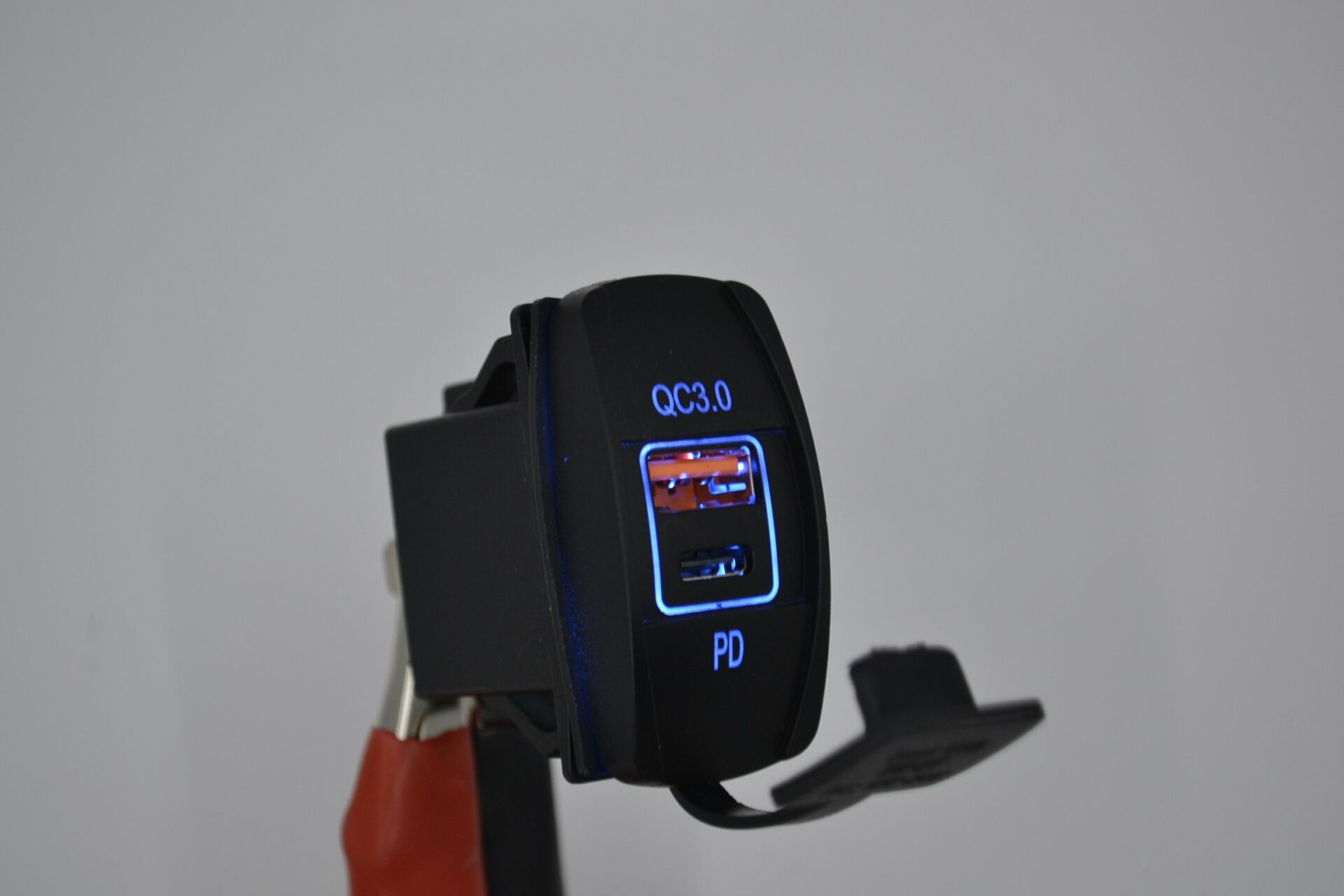 12V 24V DC USB QC3.0 Type-C PD Şarj Port Dikdörtgen Mavi Işık MT-SK52